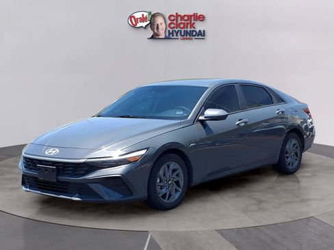 Certified 2024 Hyundai Elantra SEL FWD image 1