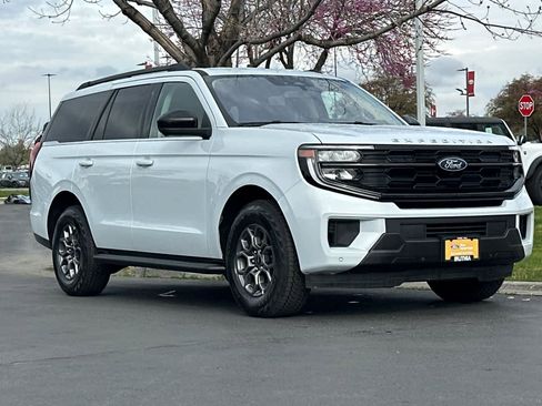 Certified 2025 Ford Expedition Active image 9