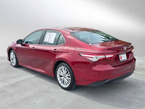Used 2018 Toyota Camry XLE FWD image 5