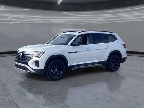 New 2026 Volkswagen Atlas Peak Edition image 3