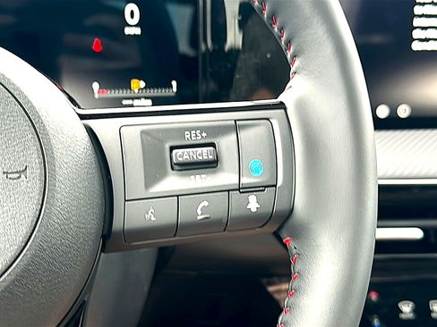 New 2026 Nissan Kicks SR w/ SR Premium Package FWD image 19