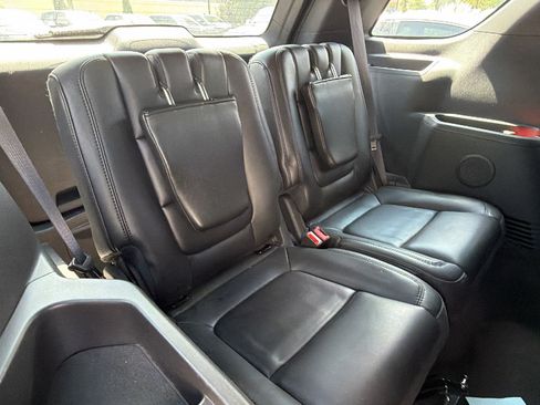 Used 2013 Ford Explorer XLT FWD image 23