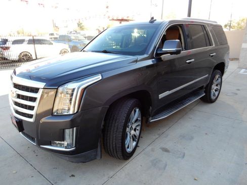 Used 2016 Cadillac Escalade Luxury AWD/4WD image 8