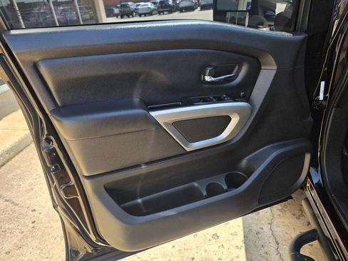 Used 2024 Nissan Titan SV w/ SV Convenience Package RWD image 11