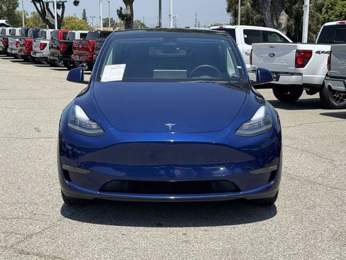 Used 2023 Tesla Model Y Long Range AWD/4WD image 2