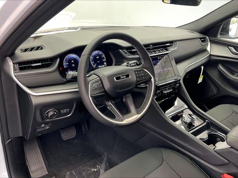 New 2026 Jeep Grand Cherokee L 4WD image 4