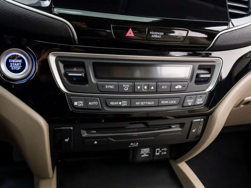 Used 2021 Honda Pilot Touring image 24