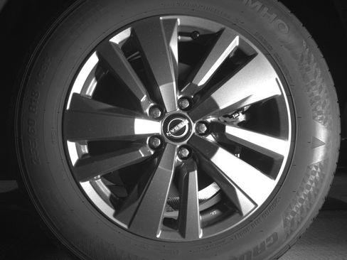 Used 2025 Nissan Pathfinder SV image 14