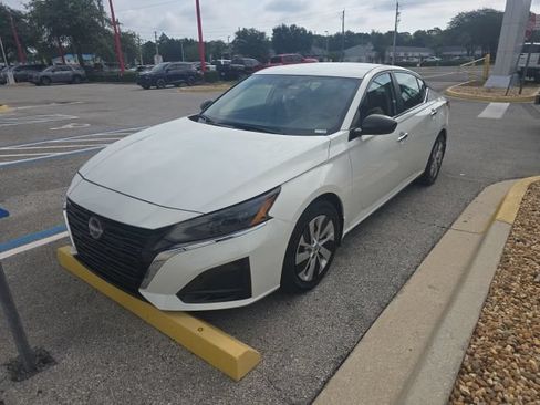 Certified 2024 Nissan Altima 2.5 S FWD image 2