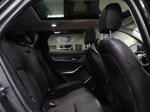 Used 2021 Jaguar F-PACE image 19