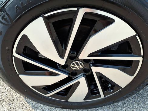 Used 2025 Volkswagen Atlas SE FWD image 11