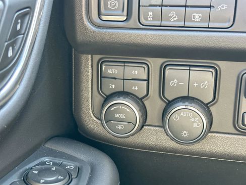 Used 2022 Chevrolet Tahoe Z71 w/ Off-Road Capability Package AWD/4WD image 25