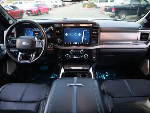 Used 2025 Ford F450 Platinum w/ FX4 Off-Road Package image 28