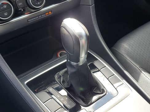 Used 2018 Volkswagen Passat 2.0T R-Line image 25