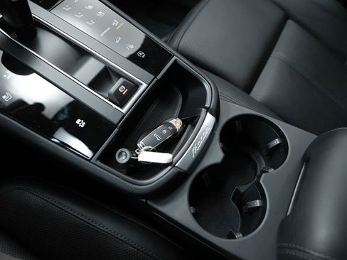 Certified 2026 Porsche Macan AWD/4WD image 30