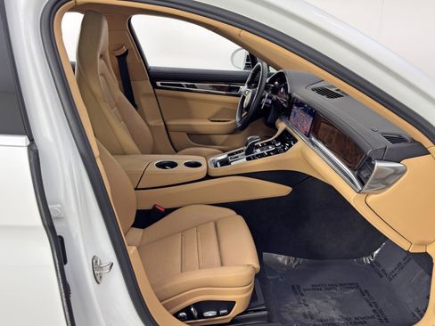 Used 2021 Porsche Panamera w/ Premium Package image 16