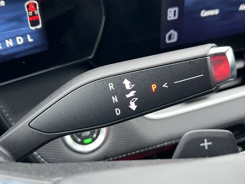 Used 2025 Chevrolet Equinox LT w/ Convenience Package II image 31