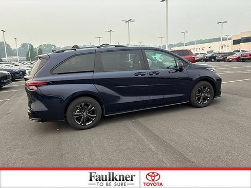 Used 2025 Toyota Sienna XSE w/ XSE Plus Package AWD/4WD image 7