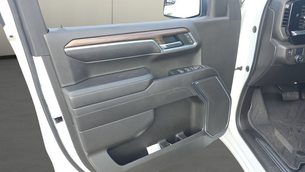 Used 2022 Chevrolet Silverado 1500 LT RWD image 17