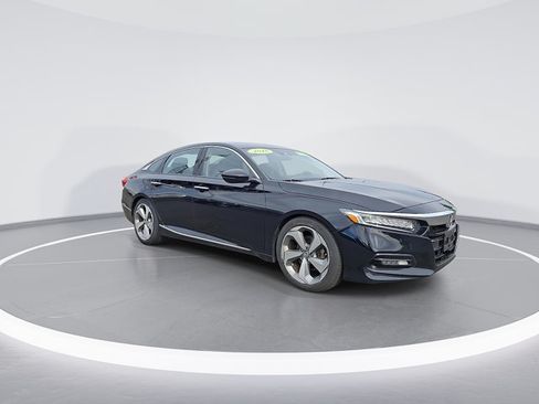 Used 2018 Honda Accord Touring image 2