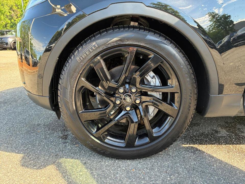 Certified 2025 Land Rover Discovery S AWD/4WD image 27