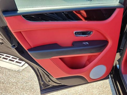 Used 2022 Bentley Bentayga image 10