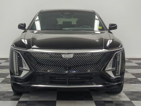 Used 2024 Cadillac Lyriq Luxury AWD/4WD image 2