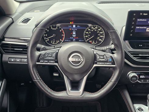 Used 2024 Nissan Altima 2.0 SR FWD image 15