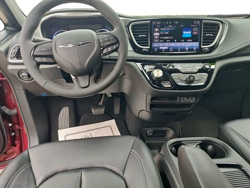 Used 2023 Chrysler Pacifica Touring-L w/ S Appearance Package FWD image 10