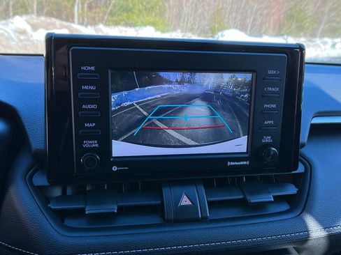 Used 2020 Toyota RAV4 LE image 18