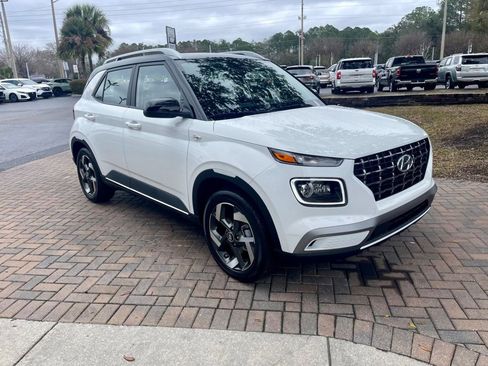 Used 2025 Hyundai Venue Limited image 8