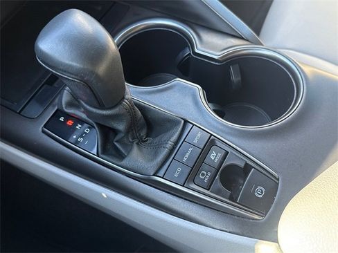Used 2024 Toyota Camry SE image 30