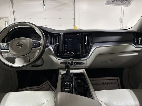 Used 2020 Volvo XC60 T5 Momentum image 10