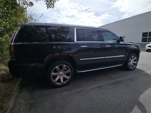 Used 2017 Cadillac Escalade ESV Luxury image 7