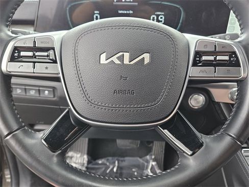 Used 2024 Kia Telluride EX w/ EX Captain's Chair Package image 32