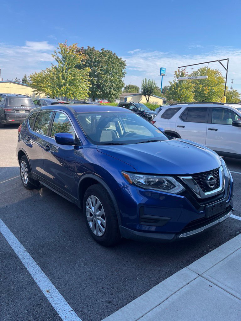 Used 2017 Nissan Rogue S AWD/4WD image 2