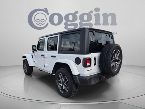 Used 2024 Jeep Wrangler Unlimited AWD/4WD image 3