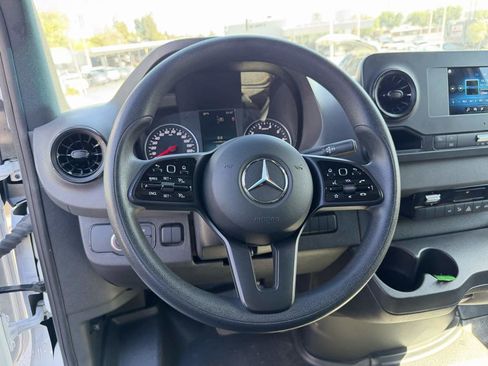 Used 2023 Mercedes-Benz Sprinter 2500 image 18