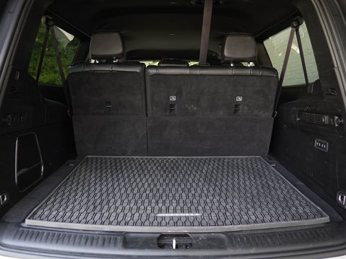 Used 2024 Jeep Wagoneer L Series II w/ Flexible Seating Group RWD image 29