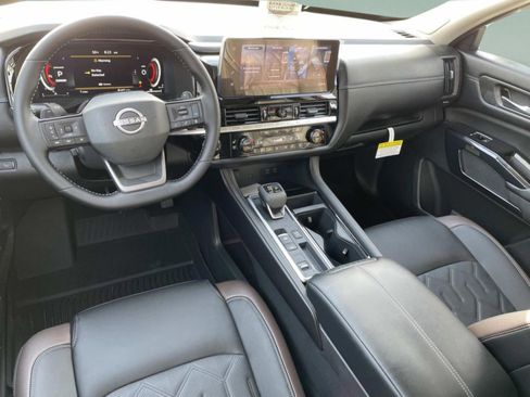 New 2026 Nissan Pathfinder Platinum FWD image 8