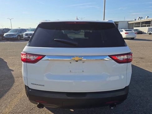 Used 2021 Chevrolet Traverse LS FWD image 2