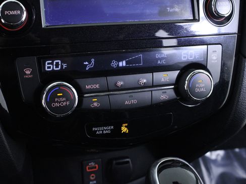 Used 2017 Nissan Rogue SL w/ SL Premium Package image 27