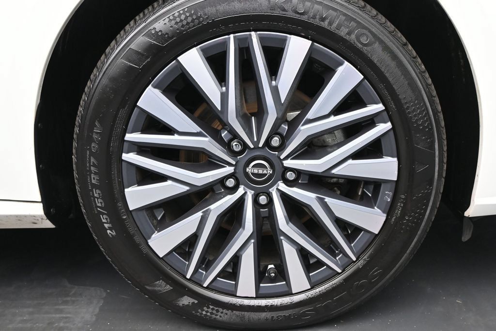 Used 2025 Nissan Altima 2.5 SV AWD/4WD image 10