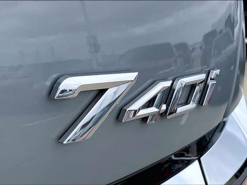Used 2025 BMW 740i image 9