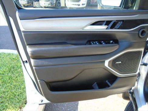 Used 2025 Jeep Wagoneer 4WD w/ Mopar Step-Up Package image 6
