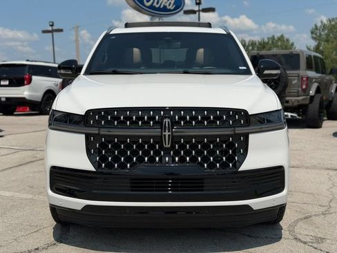 Used 2025 Lincoln Navigator Black Label AWD/4WD image 2