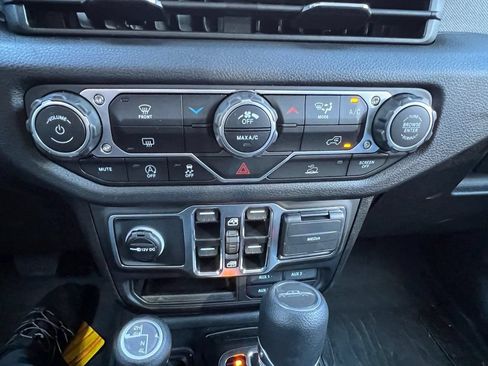 New 2025 Jeep Gladiator Sport AWD/4WD image 24