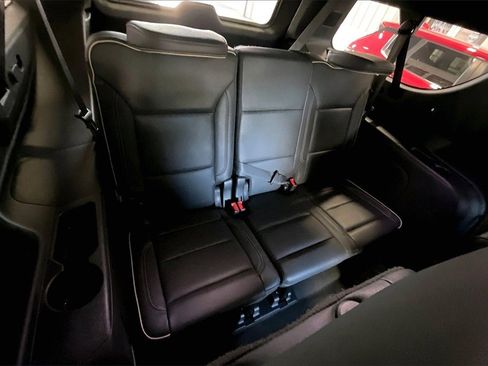Used 2022 Chevrolet Suburban Premier image 16