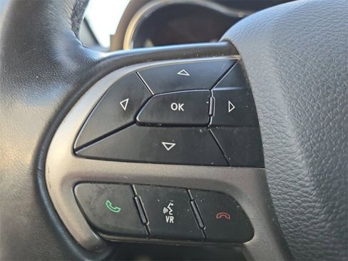 Used 2021 Jeep Grand Cherokee Laredo image 30