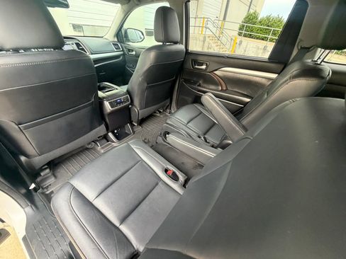 Used 2015 Toyota Highlander XLE FWD image 22